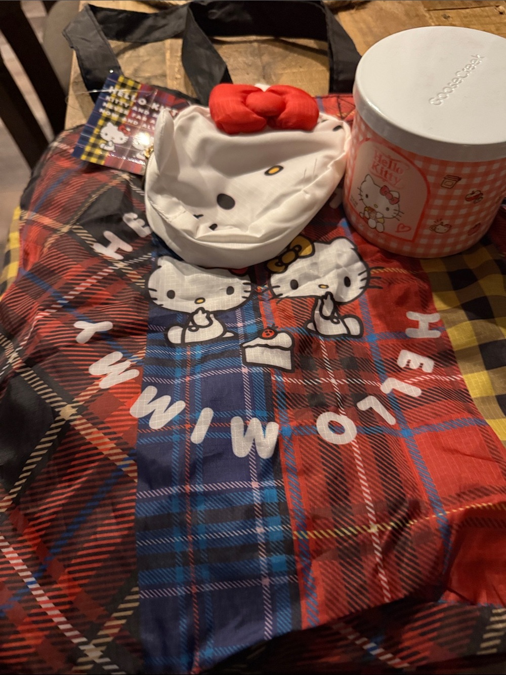 Hello Kitty Plaid Tote with Character Pouch goose creek apple tart nwt 2 pc
